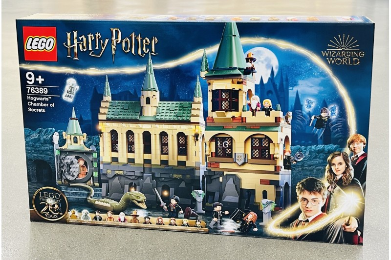 LEGO 76389 Harry Potter Hogwarts Chamber of Secrets 20th Anniversary Set with Collectible Golden Minifigure