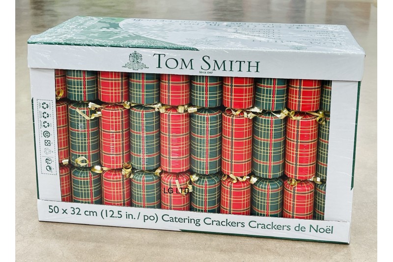 Christmas Crackers 50 Pack Family Party Catering Pack Tom Smith